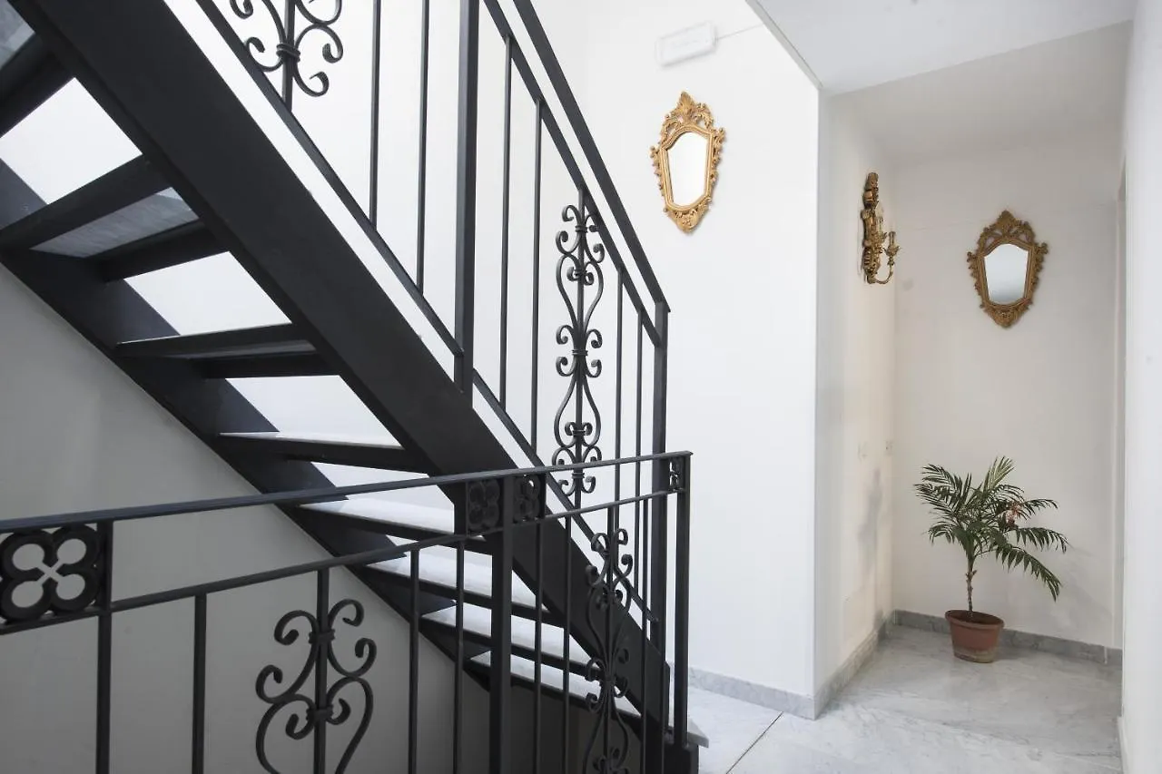 Palazzo Conte Federico Apartments Palermo 0*,  Italia